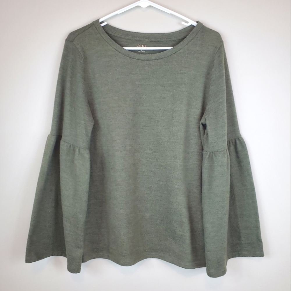 a.n.a A New Approach Size L Green Bell Sleeve Long Sleeve Shirt